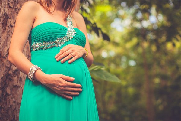 孕期通过观察孕妇的乳头颜色和大小来判断胎儿性别是否可靠.jpg