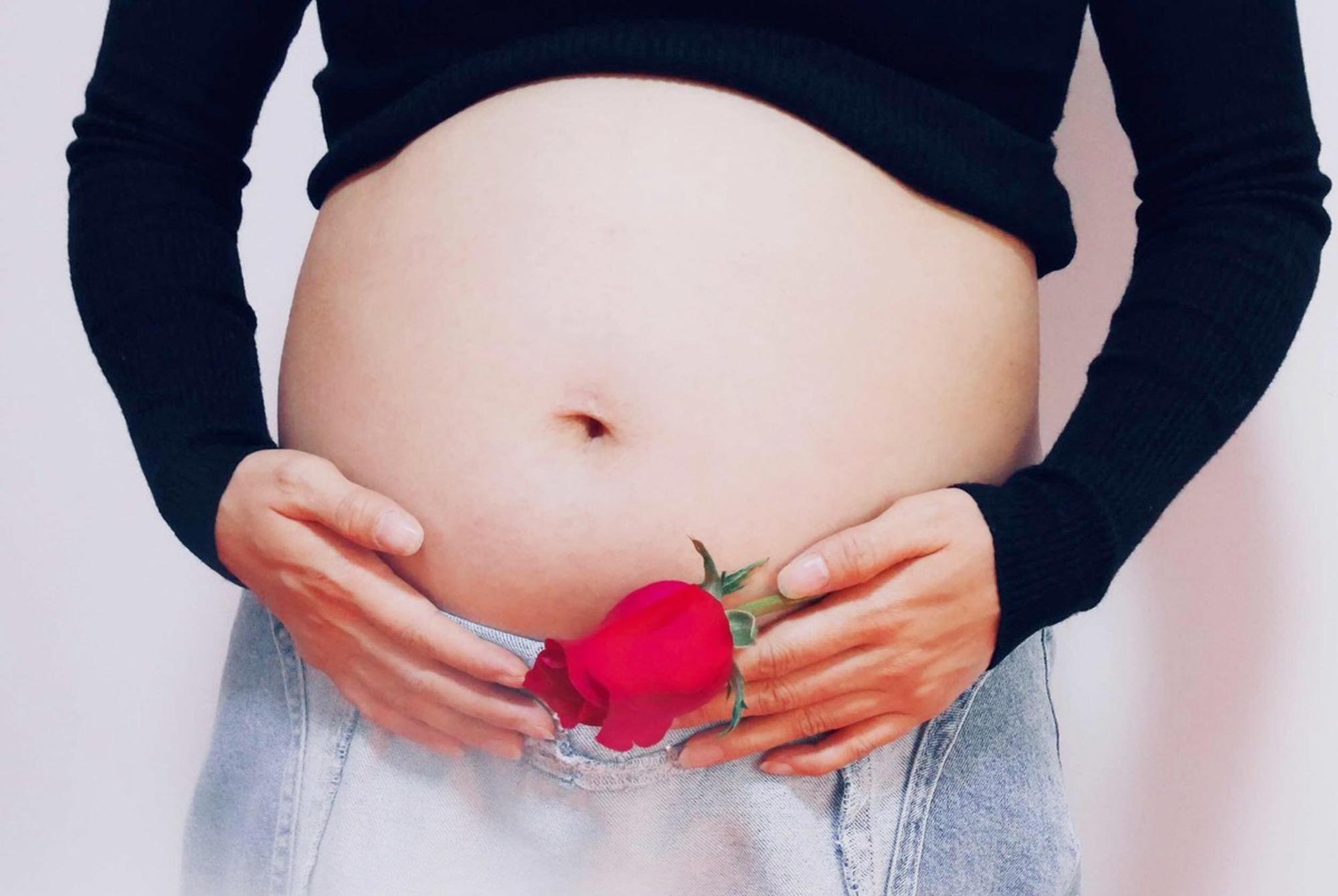 孕妇肚子一条线的厚度能看男女吗？可以预测宝宝性别的方法有哪些？.jpg