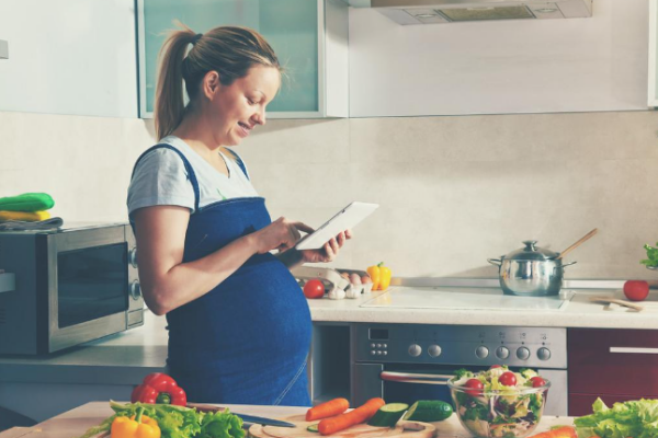 孕妇平时要多吃些什么食物？孕妇吃什么食物容易导致流产？.png