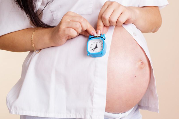 怀女孩早孕反应早吗？刚怀孕一个月用什么方法看胎儿性别？.png
