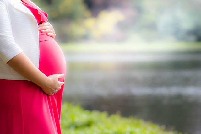 孕早期乳房增大是女儿的原因吗.jpg