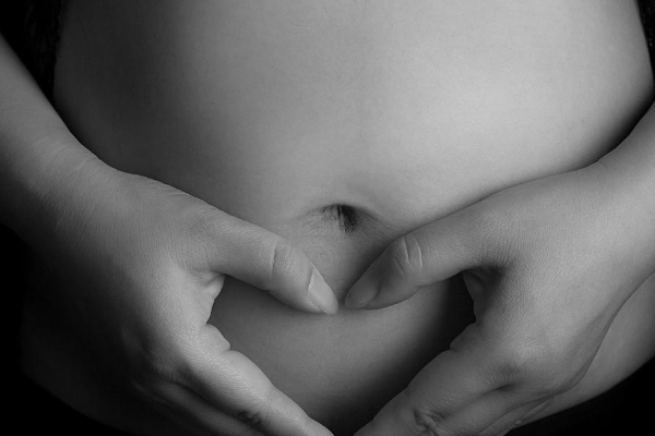 为何孕早期会腰部酸痛？.png