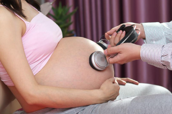 孕妇怀男孩胎心率多少？.png
