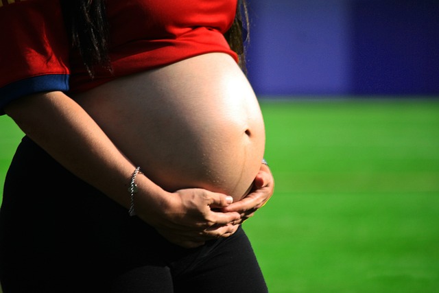 孕早期如何判断宝宝在肚子里好不好.jpg