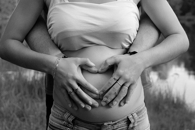 孕早期如何自测胎儿是否健康呢.jpg