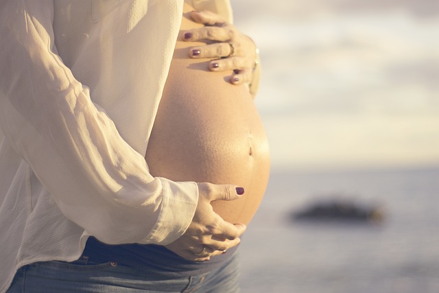孕早期如何自测胎儿是否健康状况.jpg