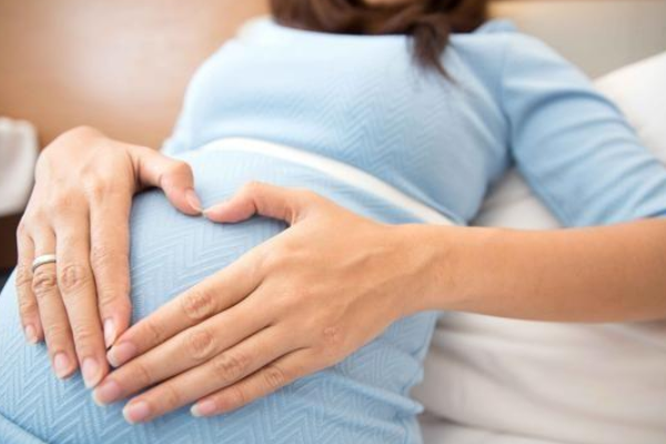 孕早期应吃些什么来促进胎儿发育？.png