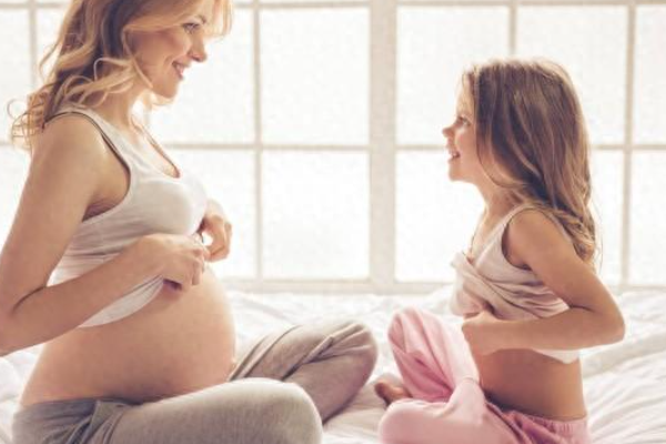 孕期的孕吐症状什么时候会明显改善？.png