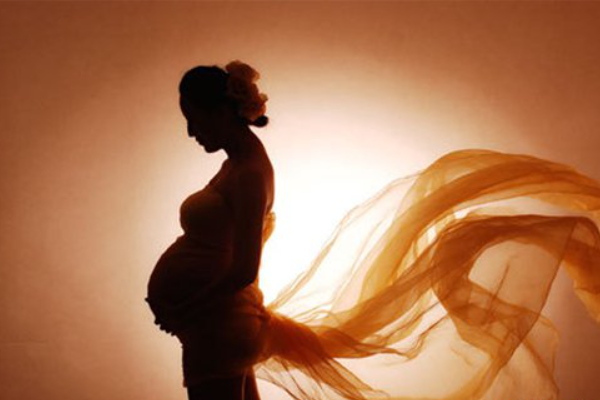 孕妇在孕期是否适合化淡妆？.png