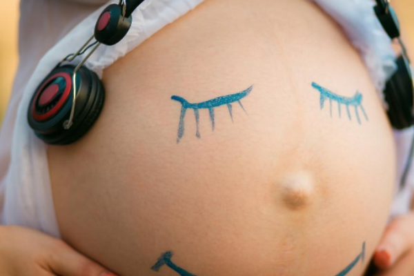 孕初期怎么用古老说法查看胎儿性别？.png