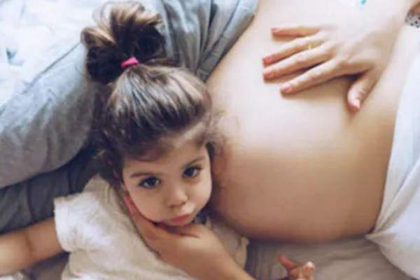 孕初期的哪些症状表明是怀孕了？.png