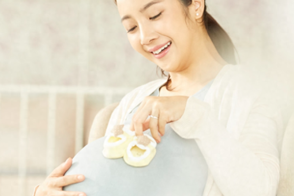 孕早期吃什么食物对胎儿好？.png