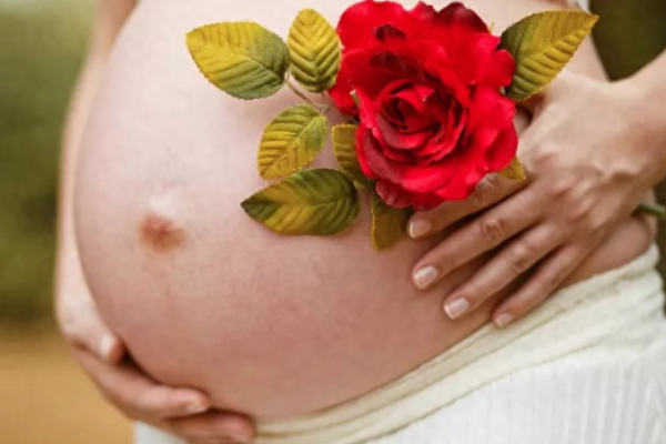 孕早期吃些什么对胎儿发育好？.png