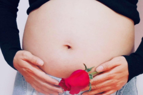 孕两个月吃什么食物对胎儿好？.png