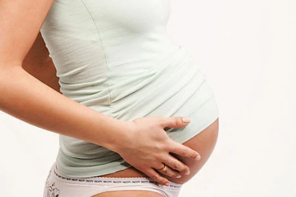 孕初期肚脐下面总跳时有什么具体表现？.png